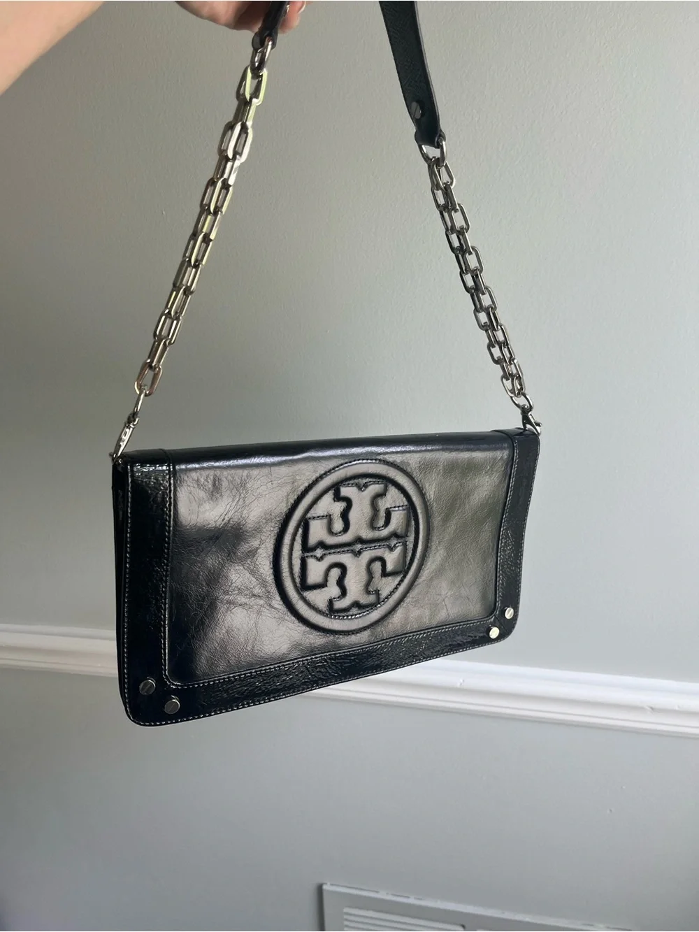 RARE Tory Burch Black Leather Logo Chain Shoulder Bag Timeless Luxury